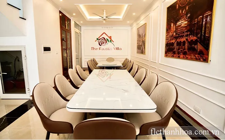 Khu vực ăn uống rất sang trọng của villa Rosalia